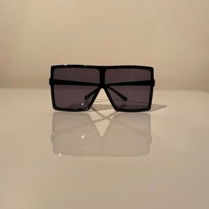Oversized sunglasses in black.